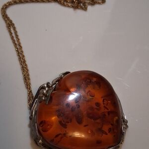 Heart-Shaped Amber Pendant Necklace250069